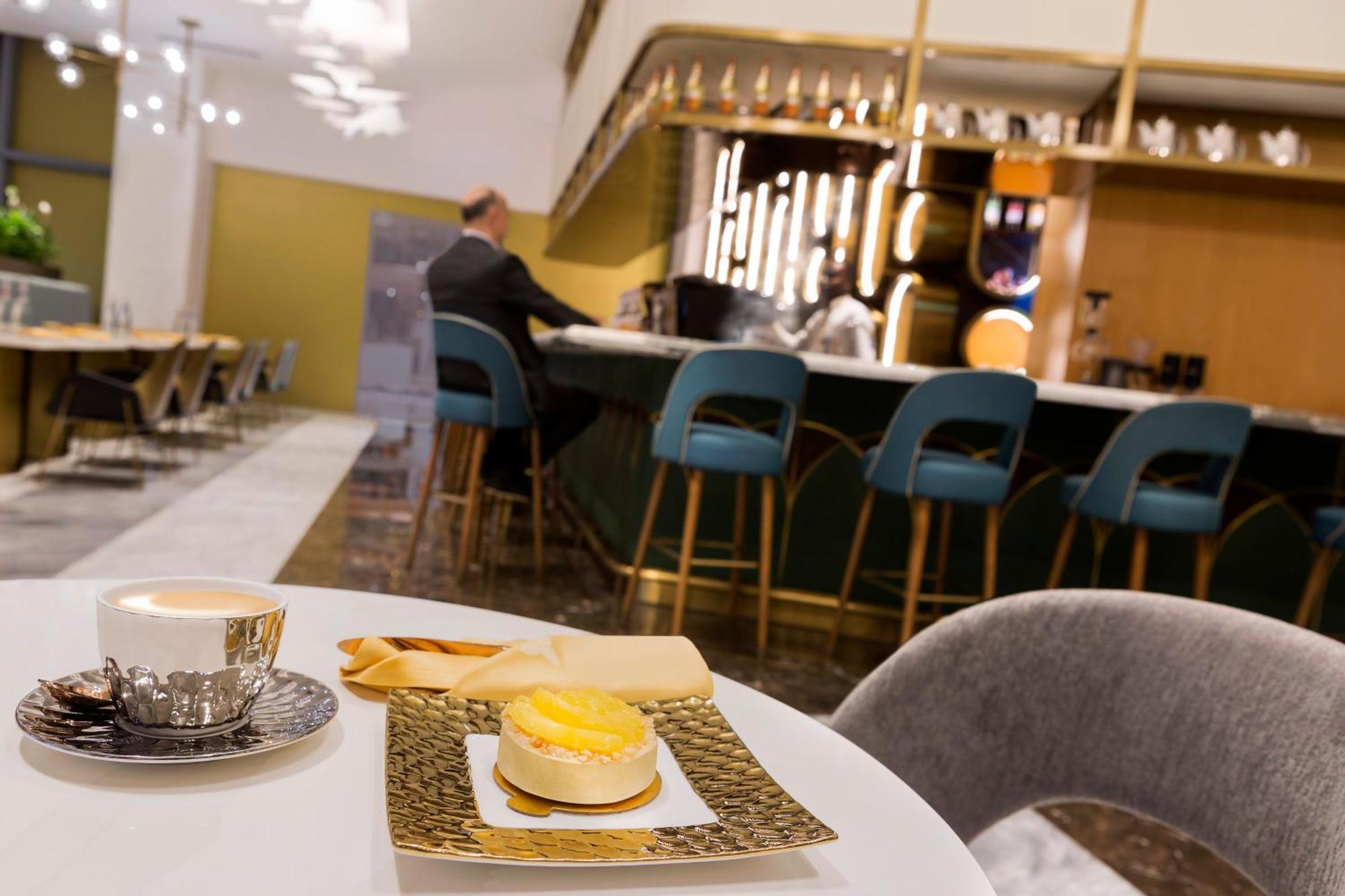 Velero Hotel Doha Lusail Экстерьер фото The bar at the lounge