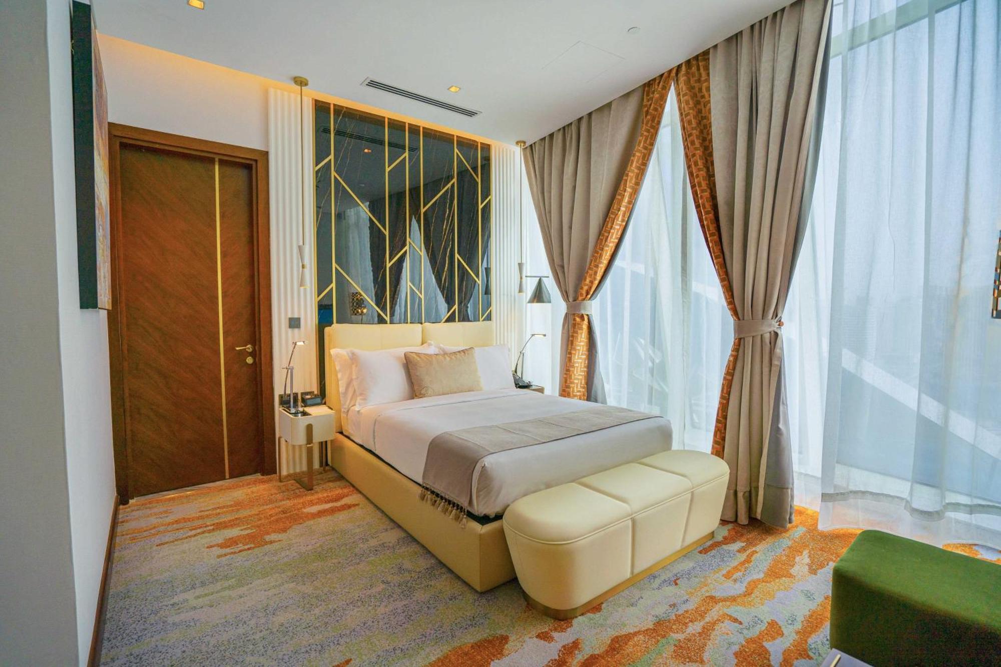 Velero Hotel Doha Lusail Экстерьер фото A bedroom at the hotel