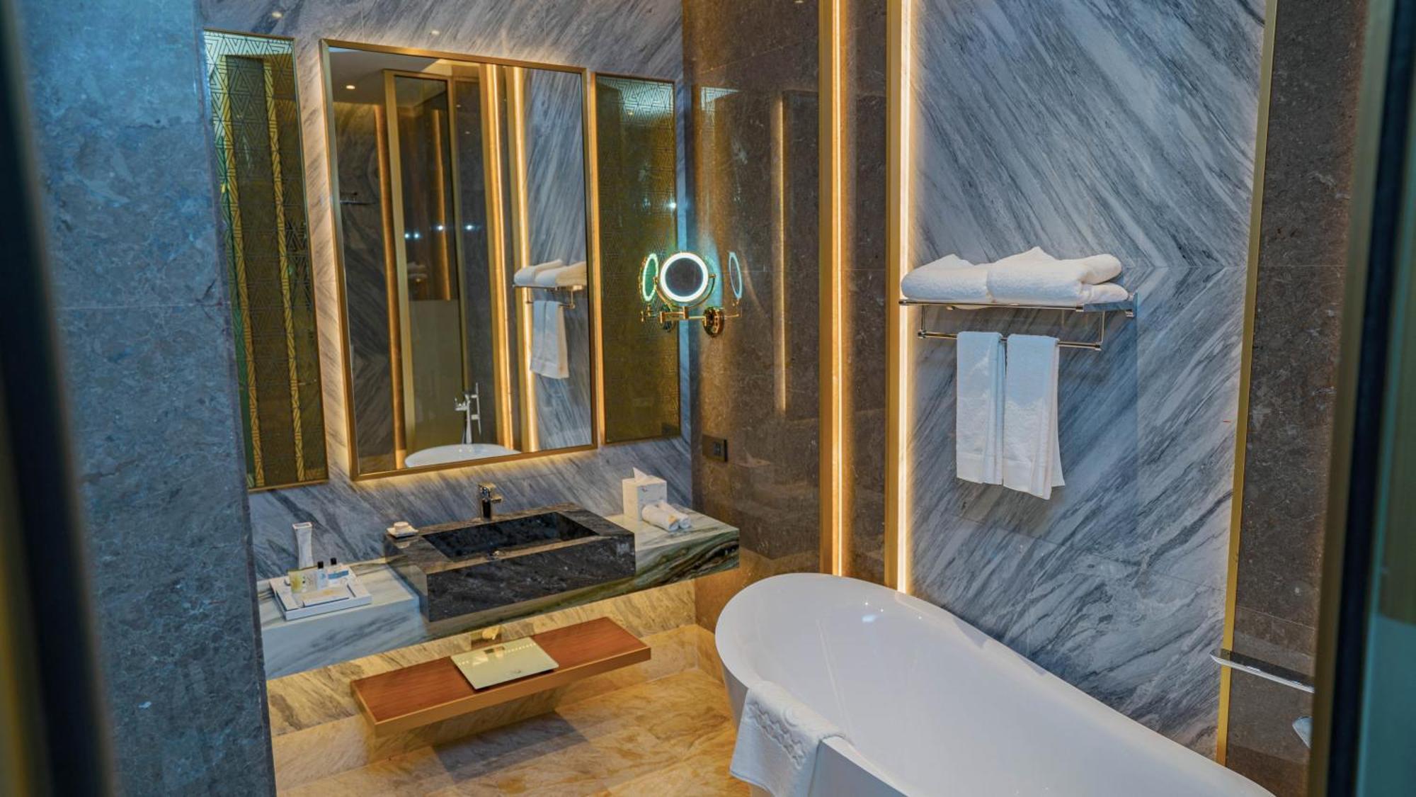Velero Hotel Doha Lusail Экстерьер фото Bathroom