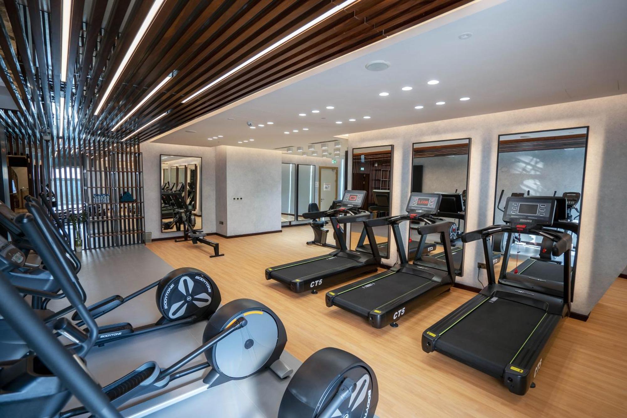 Velero Hotel Doha Lusail Экстерьер фото The gym at the hotel